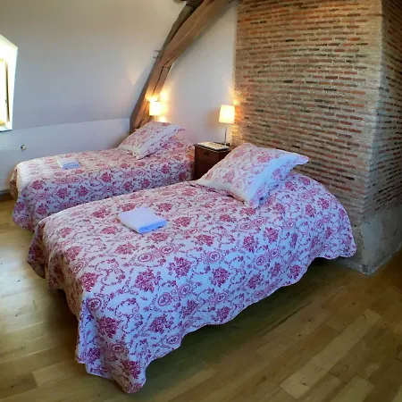 Le Presbytere Du Vigneau Bed & Breakfast Menil